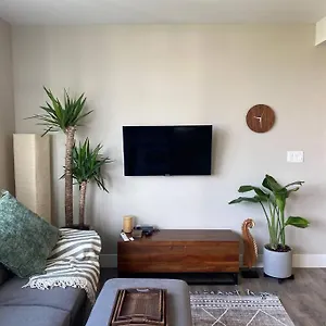 Lovely 1 Bedroom With Free Parking Onsite Victoria